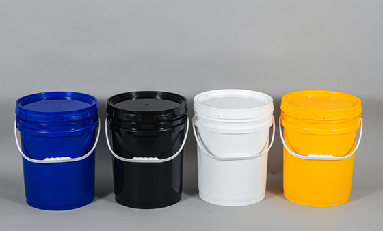 Des seaux en plastique de 5 gallons avec résistance aux UV