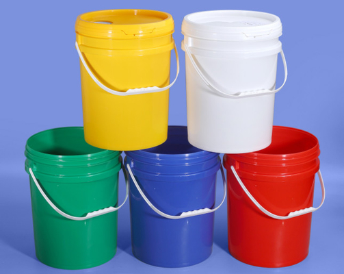 Des bouteilles en plastique de 20 litres