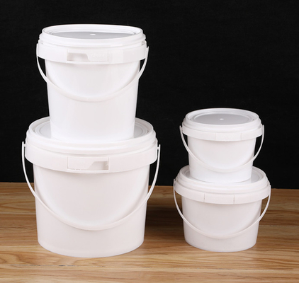 Seau en plastique de qualité alimentaire empilable avec couvercle et poignée blanc recyclable -40°F à 180°F