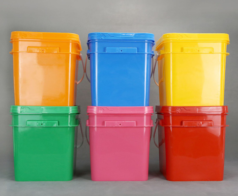 Seau en plastique carré de qualité alimentaire durable avec résistance aux chocs et variété d'options d'impression