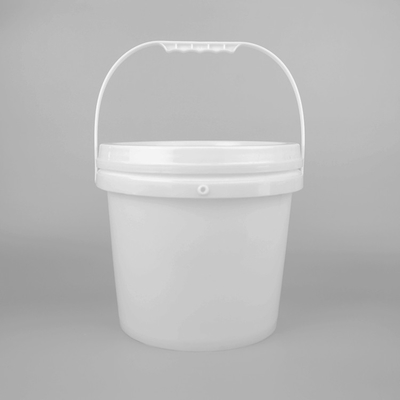 Seau en plastique résistant aux UV avec tuyau de coulée pour l'industrie