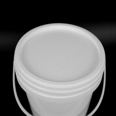 Seau en plastique rond dans diverses couleurs et tailles pour différentes capacités