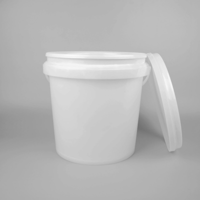 Seaux vides blancs de stockage de nourriture de 2 gallons avec des couvercles et des couvertures