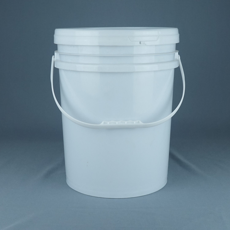 Des seaux en plastique de 5 gallons de couleur personnalisée avec couvercle et poignée pour un usage industriel
