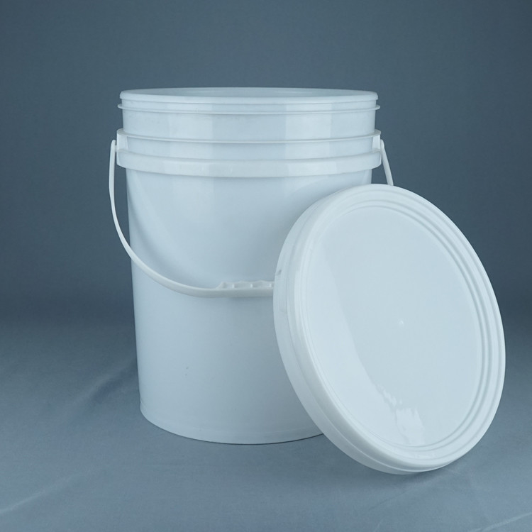 Des seaux en plastique de 5 gallons de couleur personnalisée avec couvercle et poignée pour un usage industriel