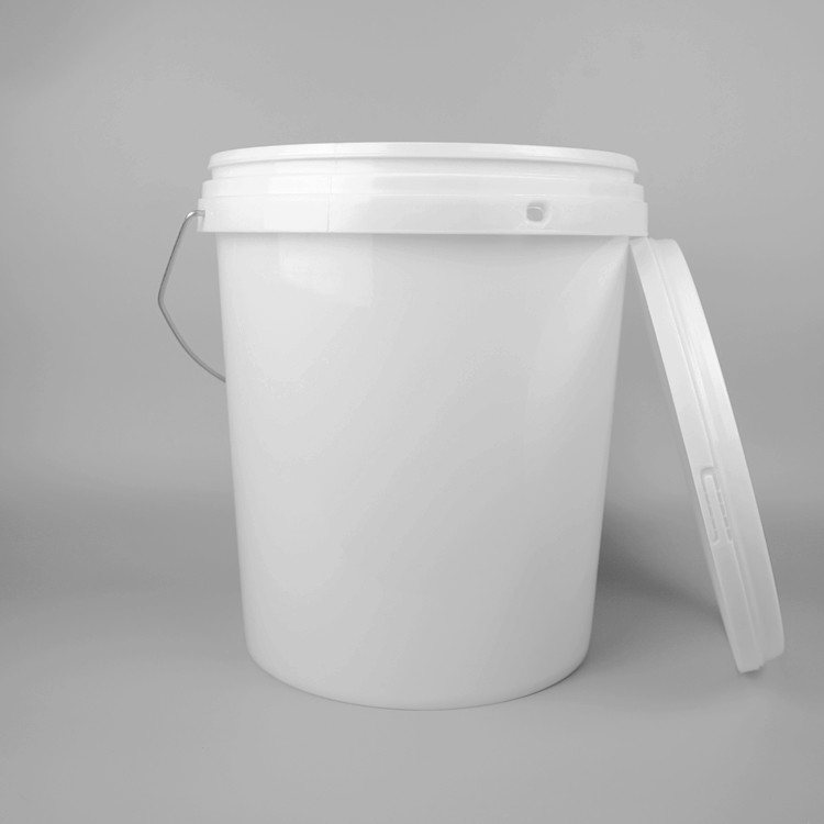 Cinq seaux en plastique de gallon avec la poignée et la capacité de 20 litres 2,2 livres de poids