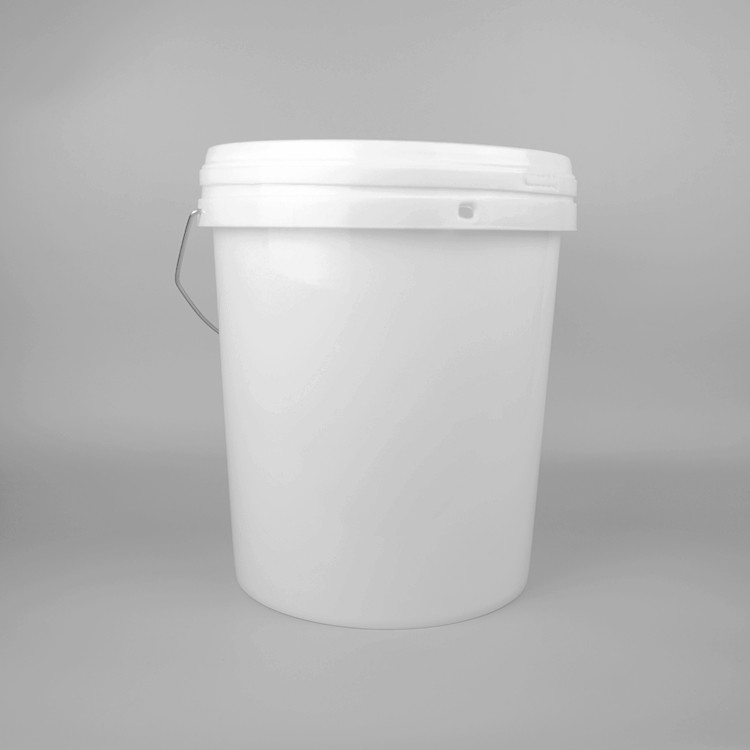 Cinq seaux en plastique de gallon avec la poignée et la capacité de 20 litres 2,2 livres de poids