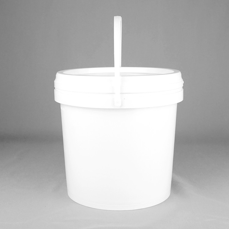 Surface lisse Seau en plastique de 1,5 mm avec couvercle de joint et poignée métallique pour peinture à l'eau revêtement chimique alimentaire