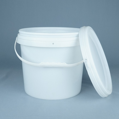 Un seau en plastique circulaire durable équipé d'une technologie d'impression par écran