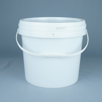 Un seau en plastique circulaire durable équipé d'une technologie d'impression par écran