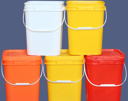 Les matières premières pp de 100% ajustent le seau en plastique avec la poignée