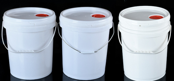 Réservoirs en plastique durables d'huile avec la capacité de poignée et de seau