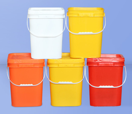Seau en plastique blanc carré résistant aux produits chimiques avec poignée et couvercle