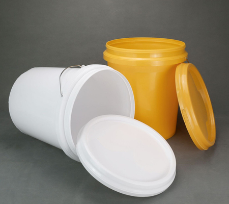 Bouteilles en plastique ou en métal de 20 litres empilables avec couvercle résistant aux UV