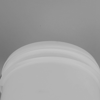 Seau en plastique blanc d'engrais de 14 litres avec le film de tirage en couleurs