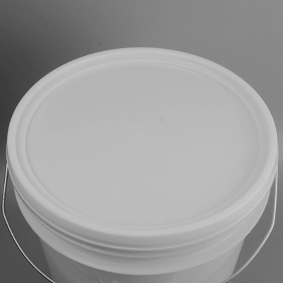 Seau en plastique blanc d'engrais de 14 litres avec le film de tirage en couleurs