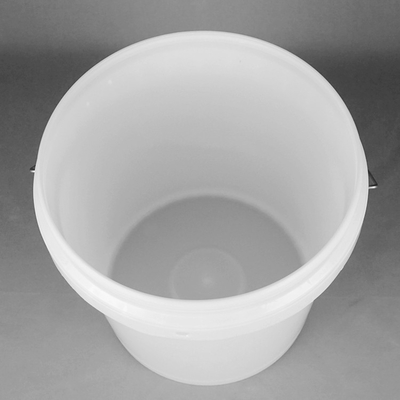 Seaux vides blancs de stockage de nourriture de 2 gallons avec des couvercles et des couvertures