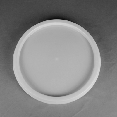 Un récipient de peinture en plastique solide avec tuyau de vidange