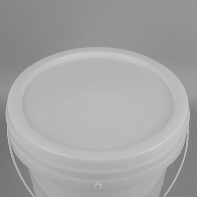 Bucket de peinture en plastique rouge avec couvercle durable et