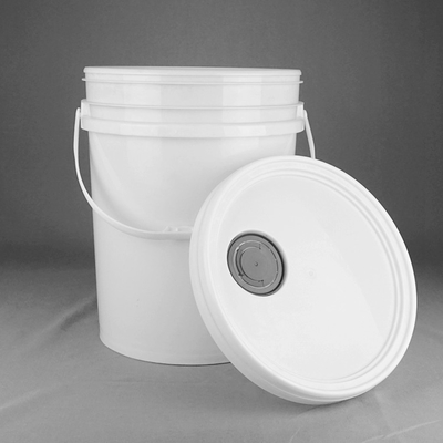 seau de emballage en plastique du lubrifiant 20L avec le gicleur d'huile, le couvercle et le lien de bras