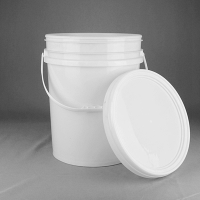 seau de emballage en plastique du lubrifiant 20L avec le gicleur d'huile, le couvercle et le lien de bras