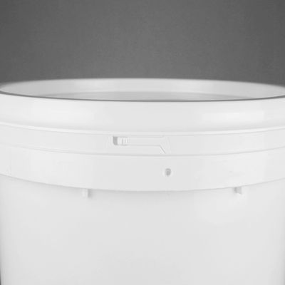 Seaux en plastique blancs de 5 gallons de 11,5 po. de diamètre avec la poignée