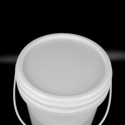 Barillet peint imperméable de conditionnement en plastique de 8 litres avec le couvercle et la poignée