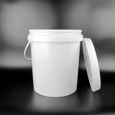 Revêtements d'engrais autour du seau en plastique 17kg avec le couvercle et la poignée