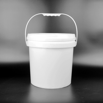 Biens ronds en plastique ronds de seaux 20 litres avec des couvercles