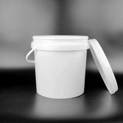Biens ronds en plastique ronds de seaux 20 litres avec des couvercles