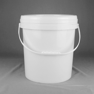 Seau blanc de 5 gallons de 20 litres avec le couvercle