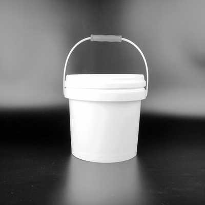 seau libre du stockage BPA de la nourriture 2L avec l'emballage durable d'aliment pour animaux familiers de couvercle