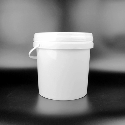 Polypropylène autour de seau en plastique