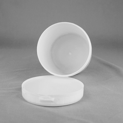 Un seau de peinture en plastique solide avec un revêtement résistant aux UV