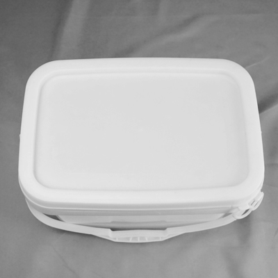 Seau en plastique adapté aux besoins du client du seau 5L de la couleur pp avec la forme carrée de couvercle