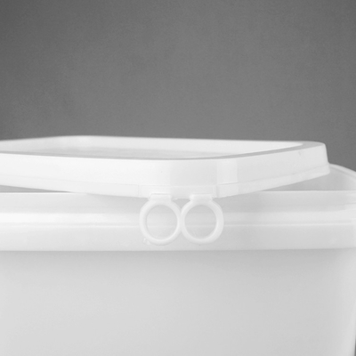 Seau en plastique adapté aux besoins du client du seau 5L de la couleur pp avec la forme carrée de couvercle