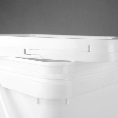 Tambour rectangulaire de conditionnement en plastique de la catégorie comestible 20kg avec le couvercle et les doubles poignées