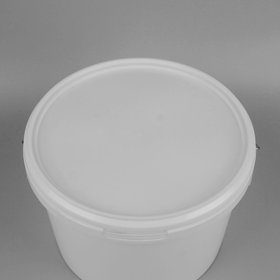 Seau en plastique de peinture de 5 litres avec la poignée et le couvercle