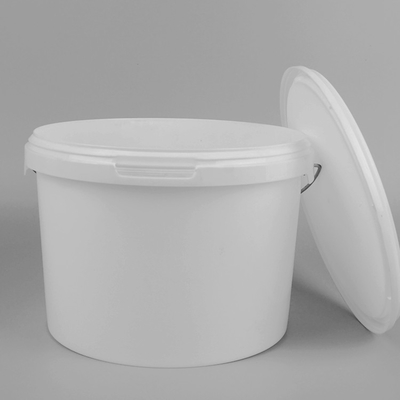 Seau en plastique de peinture de 5 litres avec la poignée et le couvercle