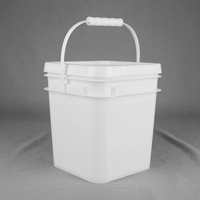 Des seaux en plastique blanc carré résistant aux produits chimiques avec impression IML pour des options de stockage durables