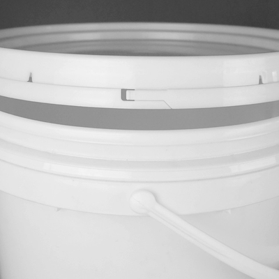 Les couleurs de variété peignent le seau en plastique 10L avec la poignée