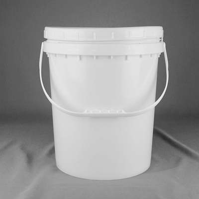 Seau libre du label BPA d'IML avec le couvercle