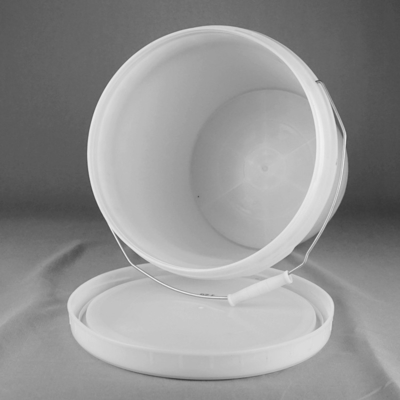 Seau de revêtement décoratif de conditionnement en plastique avec le couvercle et la poignée