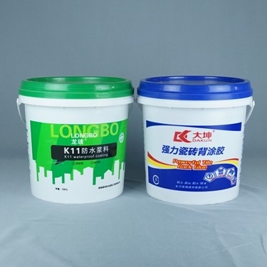 seau adhésif de conditionnement en plastique de la peinture 15L avec le couvercle et la poignée adaptés aux besoins du client
