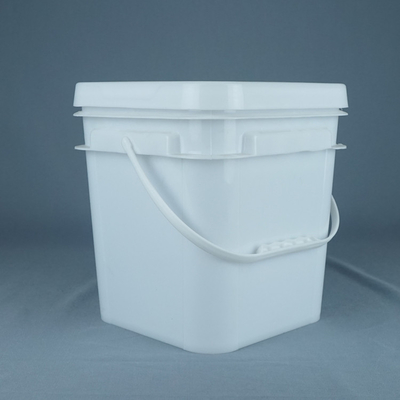 Le coffre-fort de nourriture les seaux en plastique carrés de 10 litres avec des poignées a adapté la couleur aux besoins du client